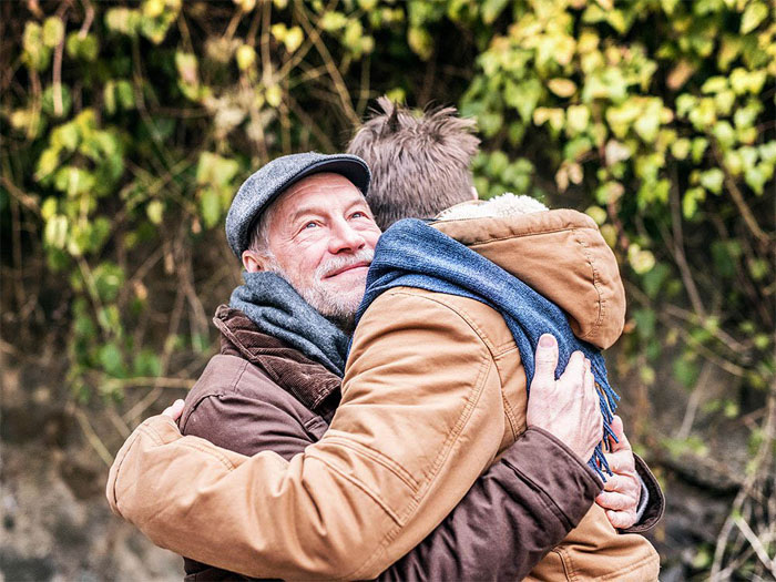 Mom Throws Out Her Gay Son After He Comes Out, Grandpa Disowns Her With Powerful Letter Mom Throws Out Her Gay Son After He Comes Out, Grandpa Disowns Her With Powerful Letter