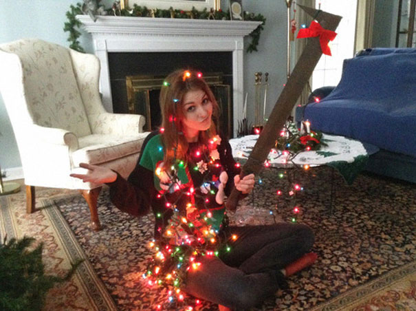 Woman Buys An Uruk-Hai Sword, Shows The World How Helpful It is In Daily Life (17 Pics)