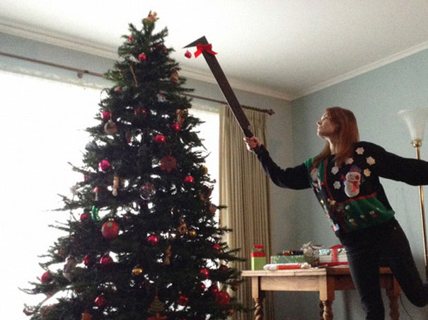 Woman Buys An Uruk-Hai Sword, Shows The World How Helpful It is In Daily Life (17 Pics)