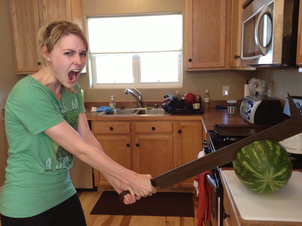Woman Buys An Uruk-Hai Sword, Shows The World How Helpful It is In Daily Life (17 Pics)
