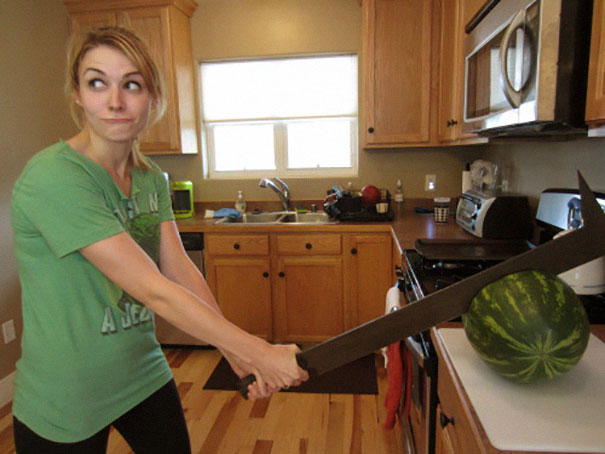 Woman Buys An Uruk-Hai Sword, Shows The World How Helpful It is In Daily Life (17 Pics)