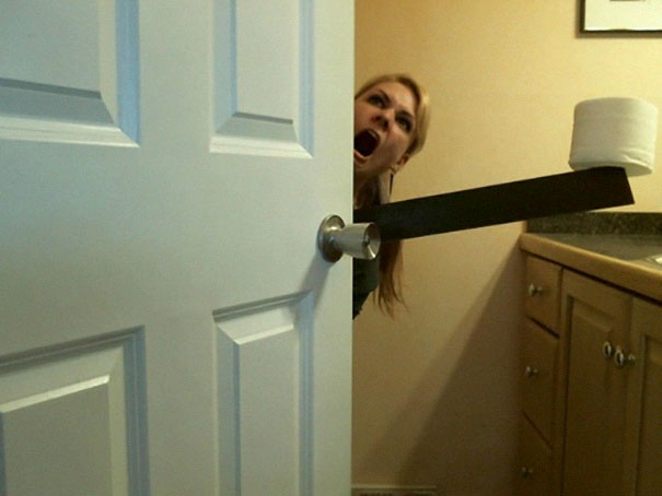 Woman Buys An Uruk-Hai Sword, Shows The World How Helpful It is In Daily Life (17 Pics)