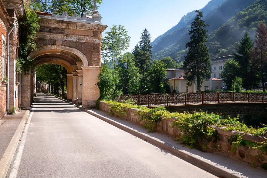 I Photographed Abandoned Buildings In One Of The Oldest Spa Resorts In The World (24 Pics) I Photographed Abandoned Buildings In One Of The Oldest Spa Resorts In The World (24 Pics)