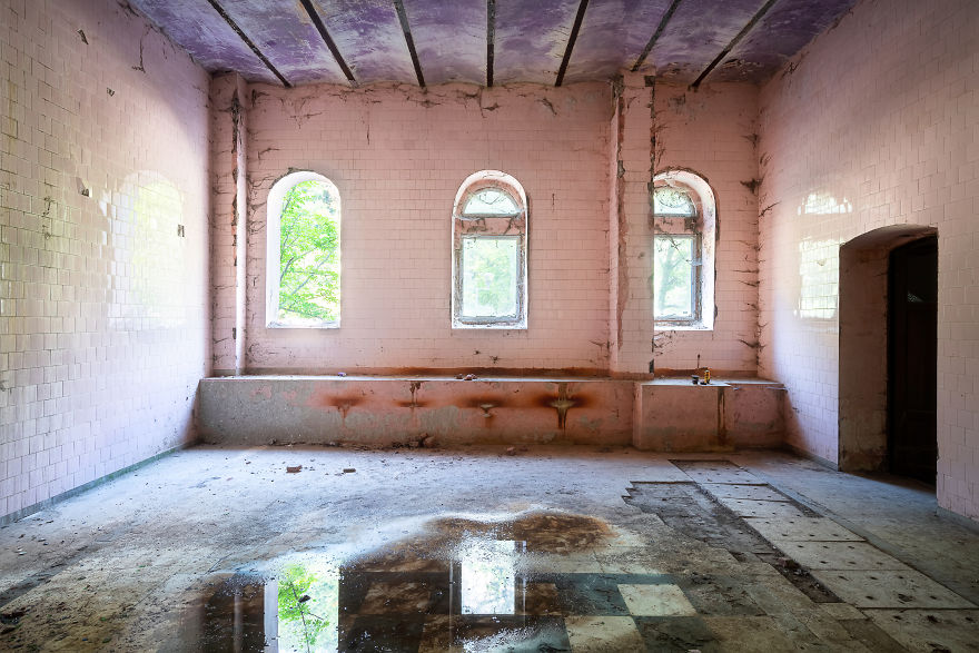 I Photographed Abandoned Buildings In One Of The Oldest Spa Resorts In The World (24 Pics) I Photographed Abandoned Buildings In One Of The Oldest Spa Resorts In The World (24 Pics)
