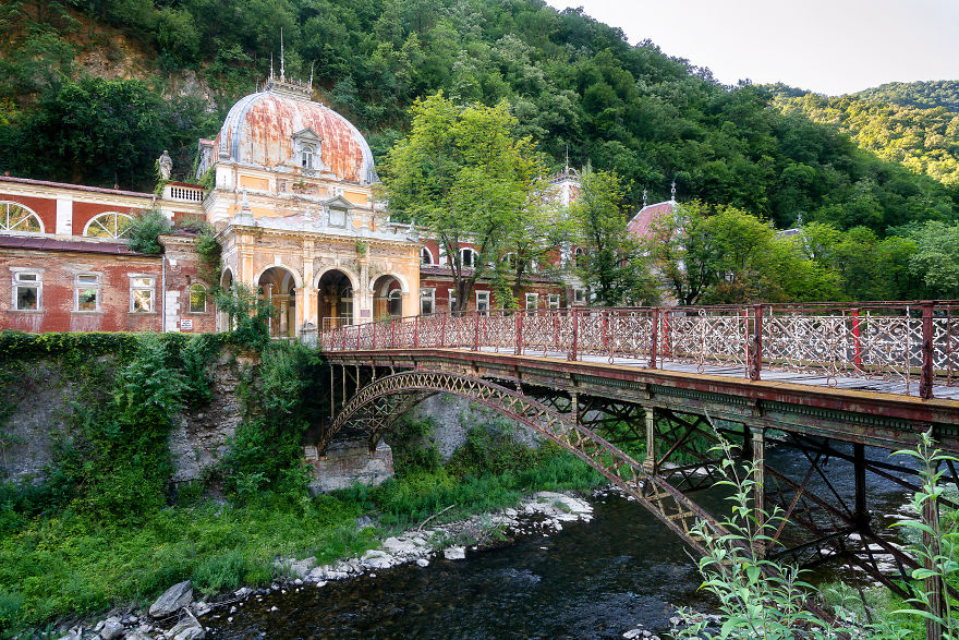I Photographed Abandoned Buildings In One Of The Oldest Spa Resorts In The World (24 Pics) I Photographed Abandoned Buildings In One Of The Oldest Spa Resorts In The World (24 Pics)
