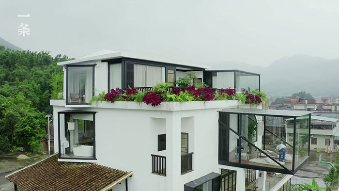 7 Girlfriends Decide To Spend The Rest Of Their Lives Together And Buy A House For $580k