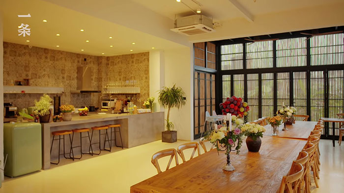 7 Girlfriends Decide To Spend The Rest Of Their Lives Together And Buy A House For $580k 7 Girlfriends Decide To Spend The Rest Of Their Lives Together And Buy A House For $580k