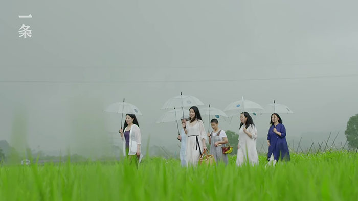 7 Girlfriends Decide To Spend The Rest Of Their Lives Together And Buy A House For $580k 7 Girlfriends Decide To Spend The Rest Of Their Lives Together And Buy A House For $580k