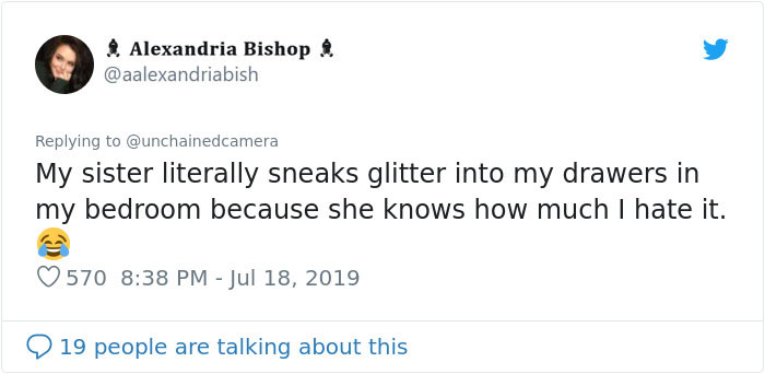 Photos Of Two Radically Different Sisters And Their Homes Are Going Viral On Twitter Photos Of Two Radically Different Sisters And Their Homes Are Going Viral On Twitter