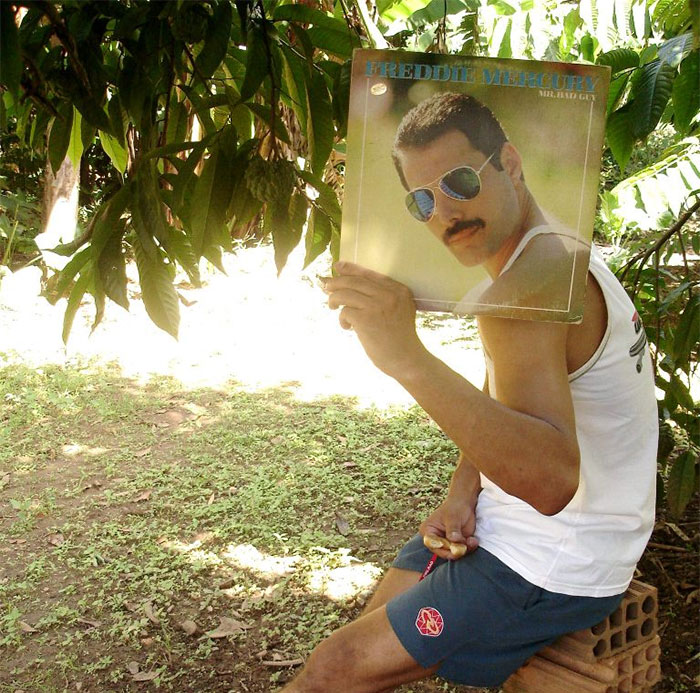 People Blend Themselves In With Vinyl (73 Pics)