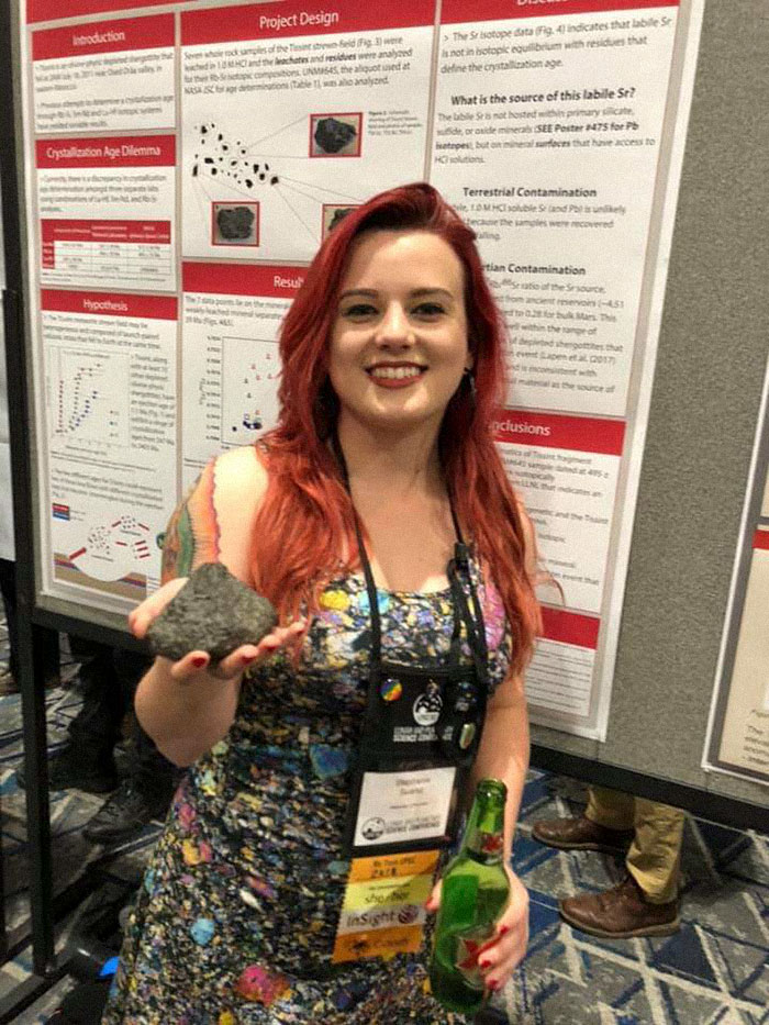 Engineer Calls This Scientist 'Unprofessional' Because Of Her Red Hair And Tattoos, She Bashes Him On Twitter Engineer Calls This Scientist 'Unprofessional' Because Of Her Red Hair And Tattoos, She Bashes Him On Twitter