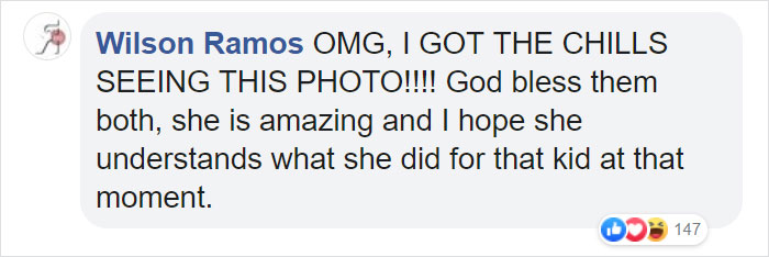 This 2-Year-Old Just Met A Footballer Who Was Born Without A Forearm, Too This 2-Year-Old Just Met A Footballer Who Was Born Without A Forearm, Too