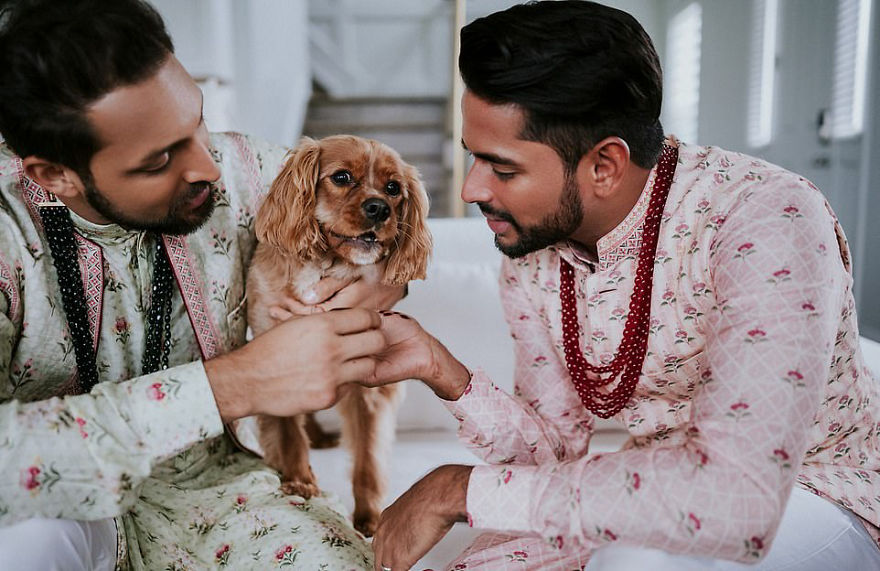 Gay Indian Couple Holds A Traditional Wedding Ceremony In A Hindu Temple, And Their Photos Go Viral Gay Indian Couple Holds A Traditional Wedding Ceremony In A Hindu Temple, And Their Photos Go Viral