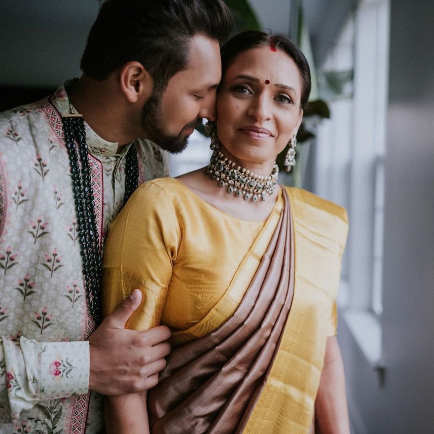 Gay Indian Couple Holds A Traditional Wedding Ceremony In A Hindu Temple, And Their Photos Go Viral Gay Indian Couple Holds A Traditional Wedding Ceremony In A Hindu Temple, And Their Photos Go Viral