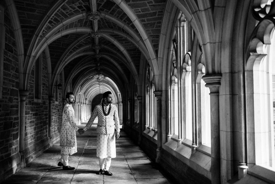 Gay Indian Couple Holds A Traditional Wedding Ceremony In A Hindu Temple, And Their Photos Go Viral Gay Indian Couple Holds A Traditional Wedding Ceremony In A Hindu Temple, And Their Photos Go Viral