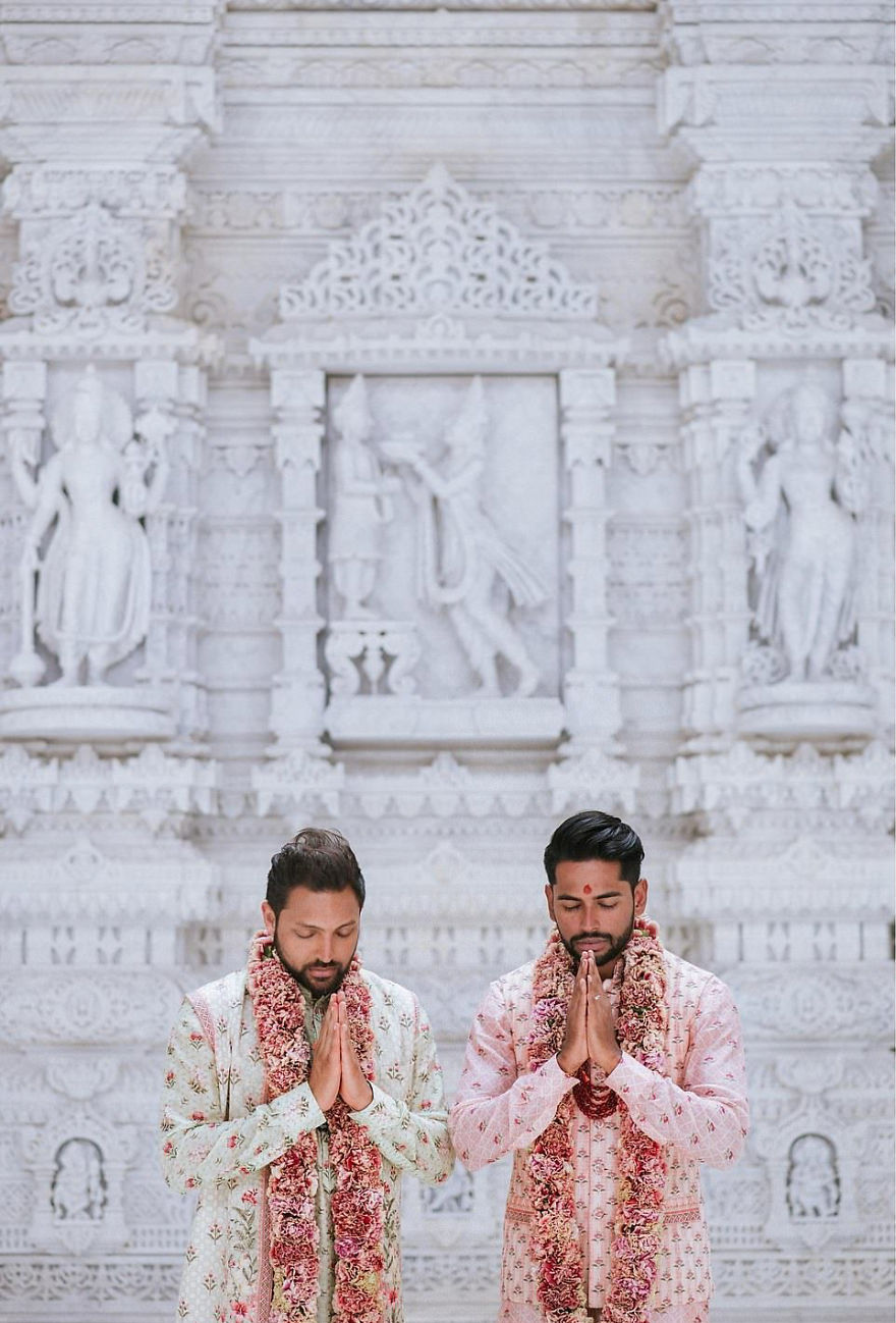 Gay Indian Couple Holds A Traditional Wedding Ceremony In A Hindu Temple, And Their Photos Go Viral Gay Indian Couple Holds A Traditional Wedding Ceremony In A Hindu Temple, And Their Photos Go Viral