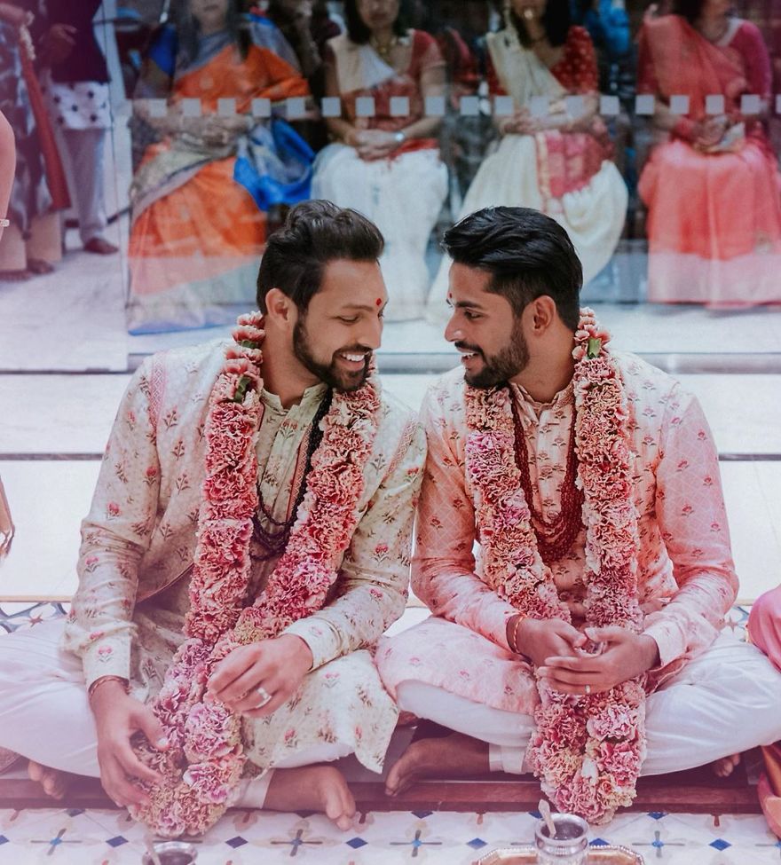 Gay Indian Couple Holds A Traditional Wedding Ceremony In A Hindu Temple, And Their Photos Go Viral Gay Indian Couple Holds A Traditional Wedding Ceremony In A Hindu Temple, And Their Photos Go Viral