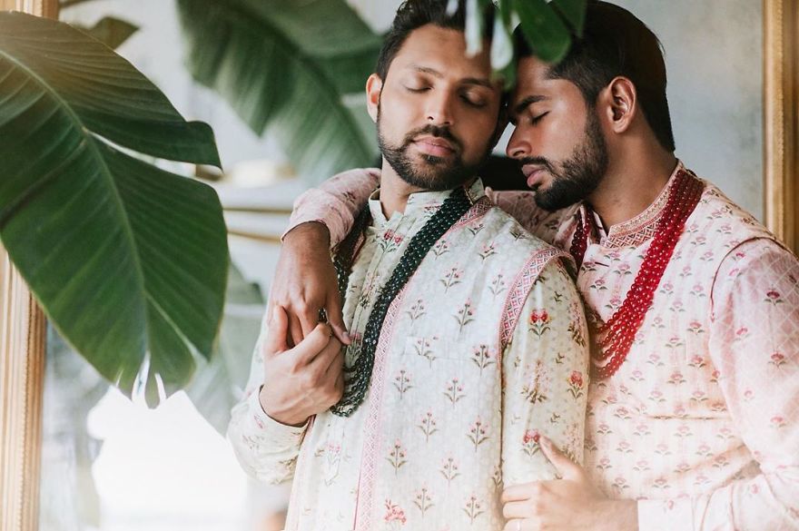 Gay Indian Couple Holds A Traditional Wedding Ceremony In A Hindu Temple, And Their Photos Go Viral Gay Indian Couple Holds A Traditional Wedding Ceremony In A Hindu Temple, And Their Photos Go Viral