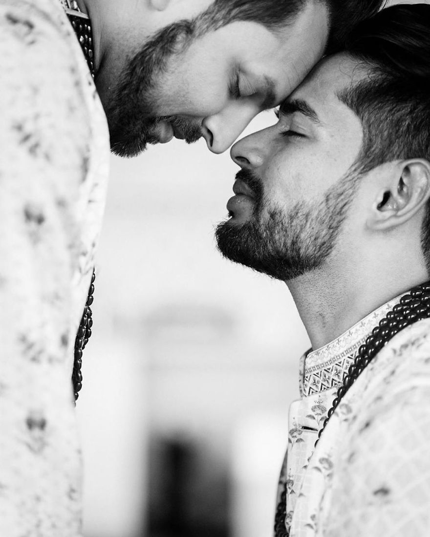 Gay Indian Couple Holds A Traditional Wedding Ceremony In A Hindu Temple, And Their Photos Go Viral Gay Indian Couple Holds A Traditional Wedding Ceremony In A Hindu Temple, And Their Photos Go Viral