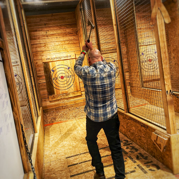 Customer Accuses Waiter Of Racism And Terrible Service, Gets Exposed By The Owner