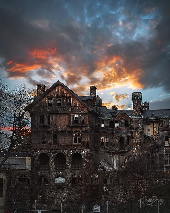 The Talent Of Photographing The Haunting Beauty Of Abandoned Places