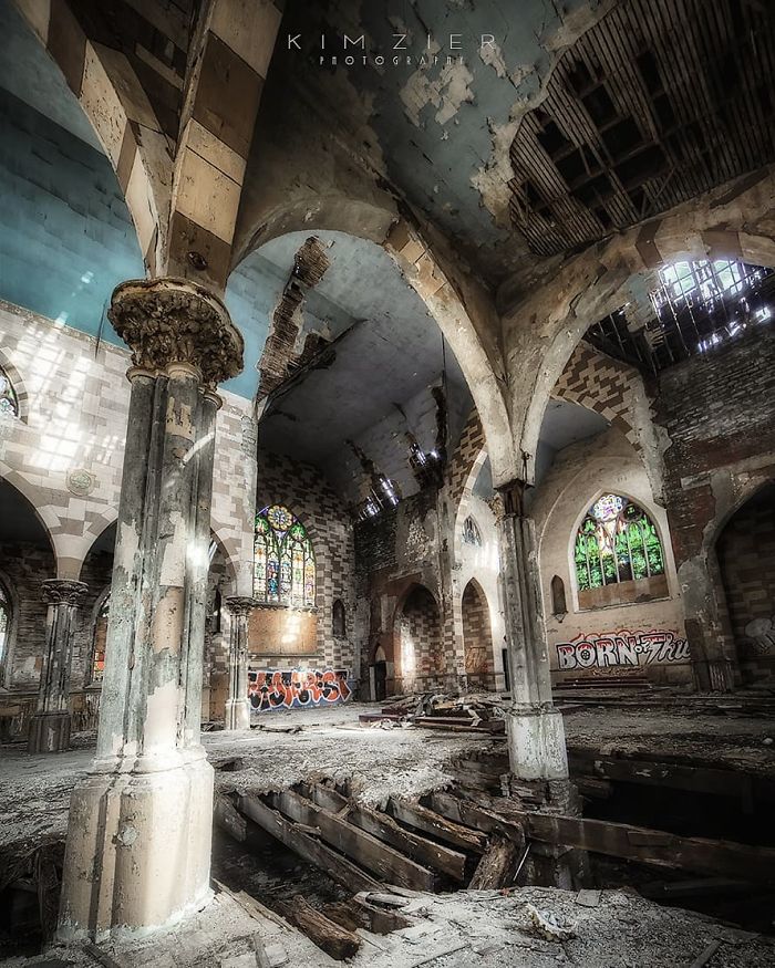 The Talent Of Photographing The Haunting Beauty Of Abandoned Places