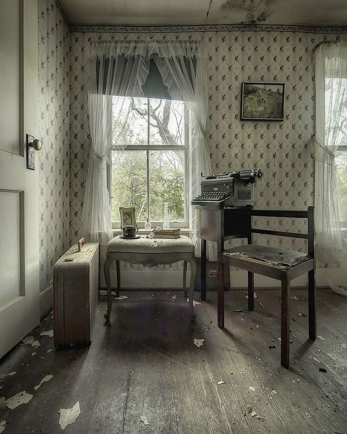The Talent Of Photographing The Haunting Beauty Of Abandoned Places