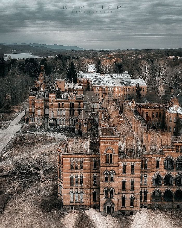 The Talent Of Photographing The Haunting Beauty Of Abandoned Places