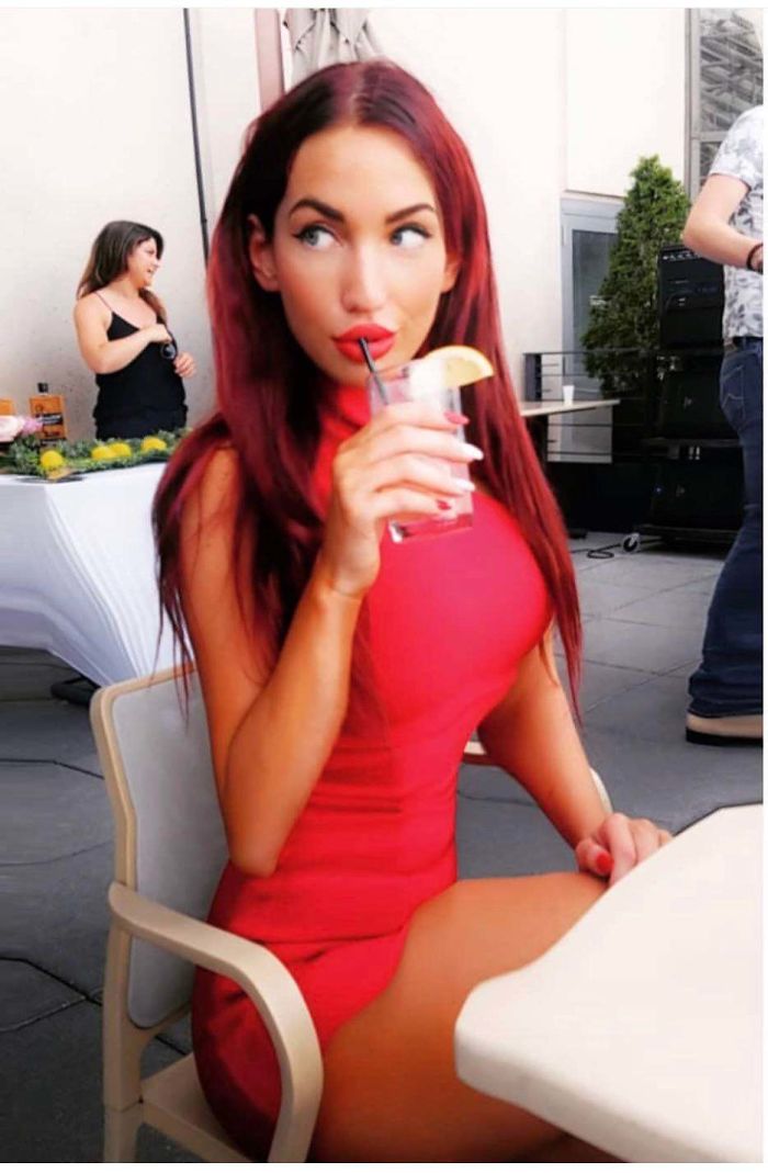 “Let’s Make This Random Stranger Look Pregnant And Screw Up The Poor Table Cloth In The Process”