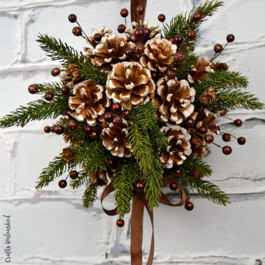 Beautiful Pine Cone Crafts To Make Stunning Home Decor