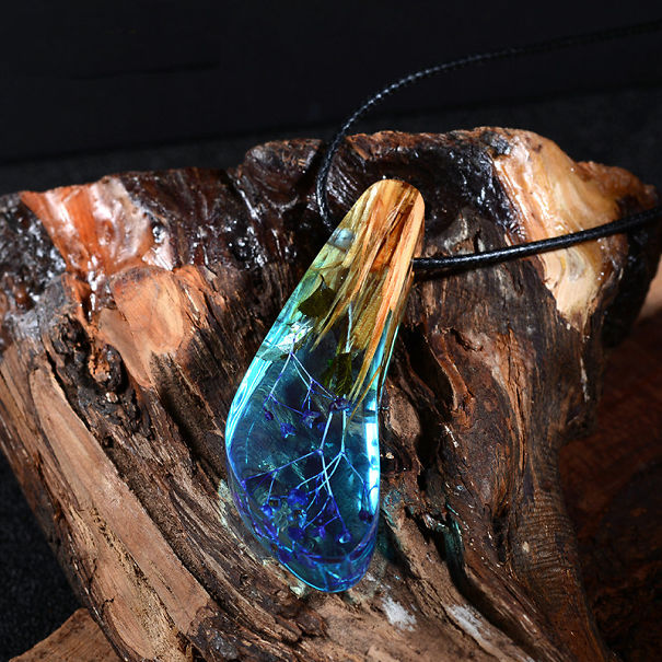 Clear-Epoxy-Resin-Pendant-Unique-Wood-Necklace33-5d5fb1c6c9057.jpg