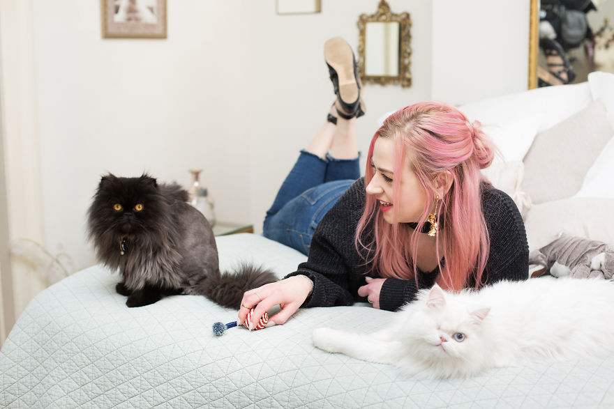 I Photograph Ladies With Their Cats To Debunk The Crazy Cat Lady Stereotype, And Here Are My Favorite Photos (16 Pics)
