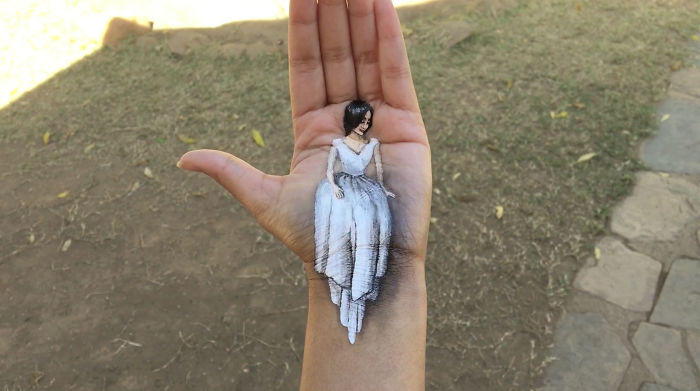 New- I Create 3D Paintings On My Left Hand