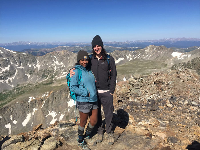 Boyfriend Leaves His GF In A Gas Station By Accident, She Keeps Asking People To Use Their Phones Until Cops Show Up Boyfriend Leaves His GF In A Gas Station By Accident, She Keeps Asking People To Use Their Phones Until Cops Show Up