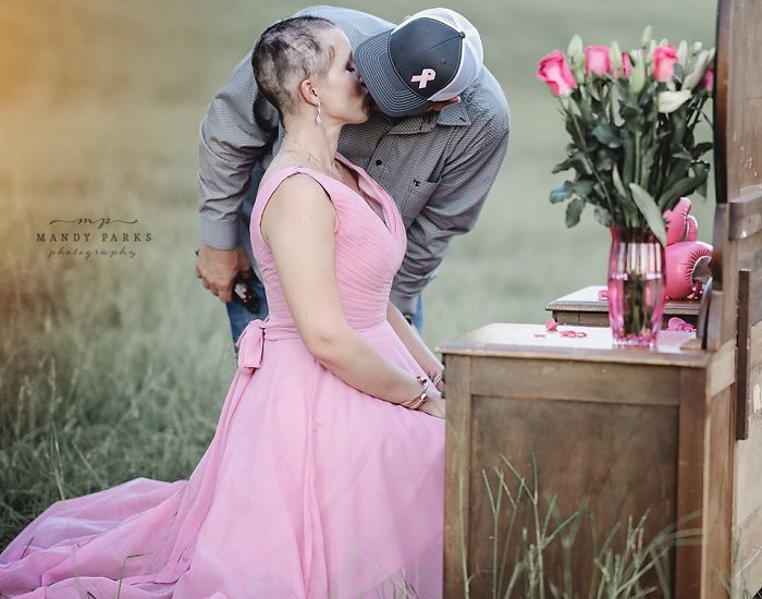 Raw Photoshoot Of Woman Preparing To Battle Breast Cancer As Husband Shaves Off Her Hair Goes Viral Raw Photoshoot Of Woman Preparing To Battle Breast Cancer As Husband Shaves Off Her Hair Goes Viral