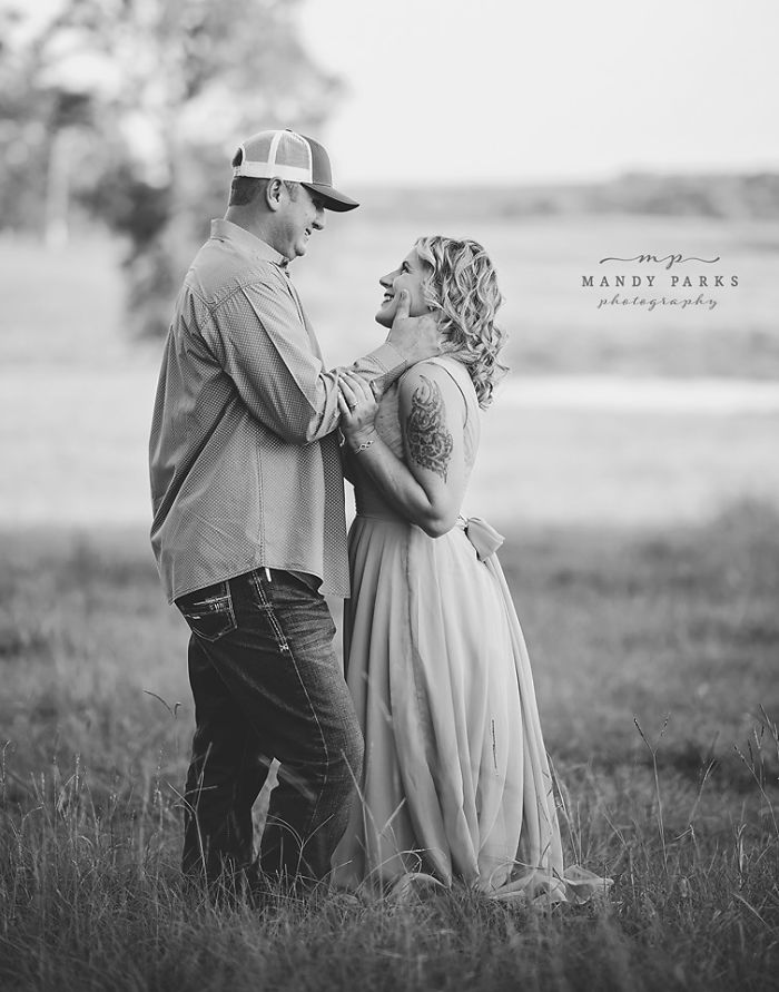 Raw Photoshoot Of Woman Preparing To Battle Breast Cancer As Husband Shaves Off Her Hair Goes Viral Raw Photoshoot Of Woman Preparing To Battle Breast Cancer As Husband Shaves Off Her Hair Goes Viral