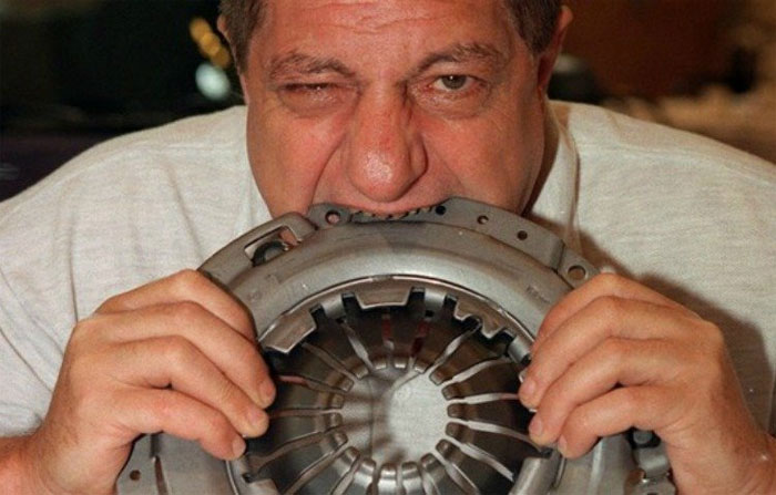 Father Asks Strangers To Suggest Interesting Facts He Could Tell His Daughter, Gets 40 Responses