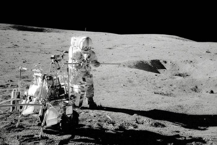 Father Asks Strangers To Suggest Interesting Facts He Could Tell His Daughter, Gets 40 Responses