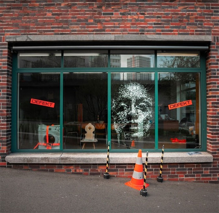 Artist Creates Amazing Portrait By Smashing Glass In Certain Places Artist Creates Amazing Portrait By Smashing Glass In Certain Places