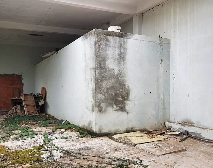 Portuguese Graffiti Artist Turns A Concrete Block Into An Abandoned Bus Portuguese Graffiti Artist Turns A Concrete Block Into An Abandoned Bus