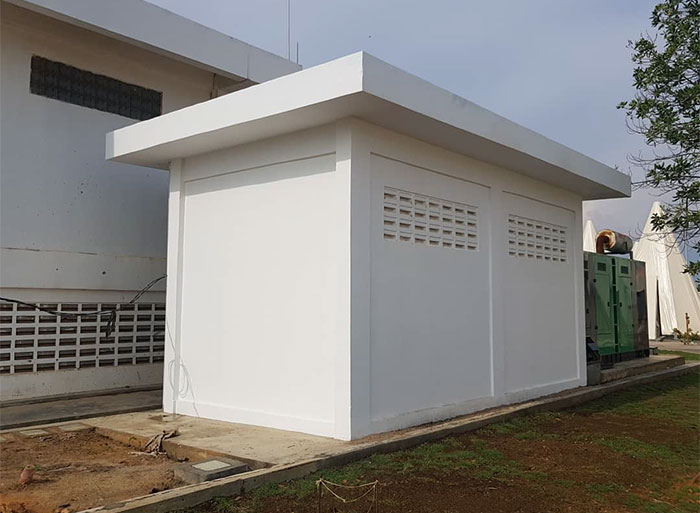 Portuguese Graffiti Artist Turns A Concrete Block Into An Abandoned Bus Portuguese Graffiti Artist Turns A Concrete Block Into An Abandoned Bus