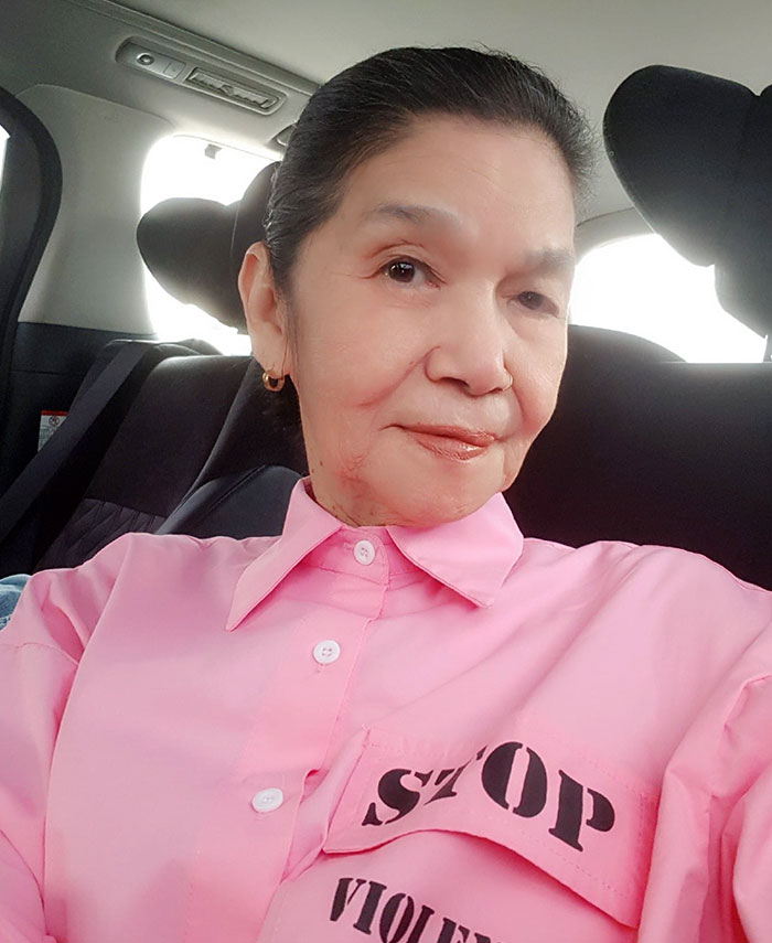 This Sleepiest Chihuahua Ever Can’t Handle Grandma’s Singing