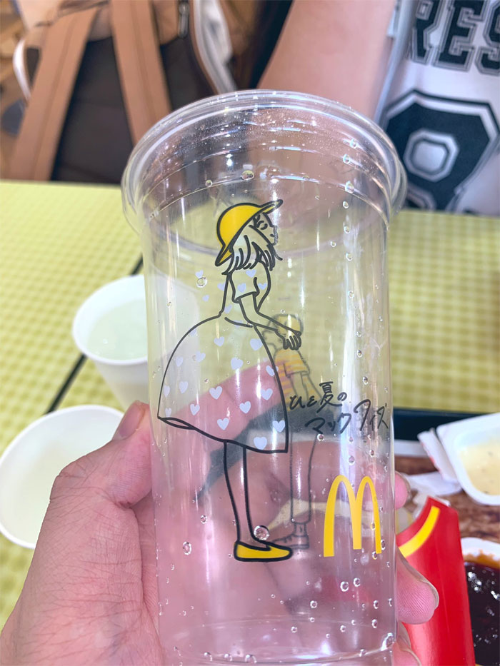 People Are Laughing At These Cups By McDonald’s Japan Because They Become Inappropriate After Rotating Them People Are Laughing At These Cups By McDonald’s Japan Because They Become Inappropriate After Rotating Them