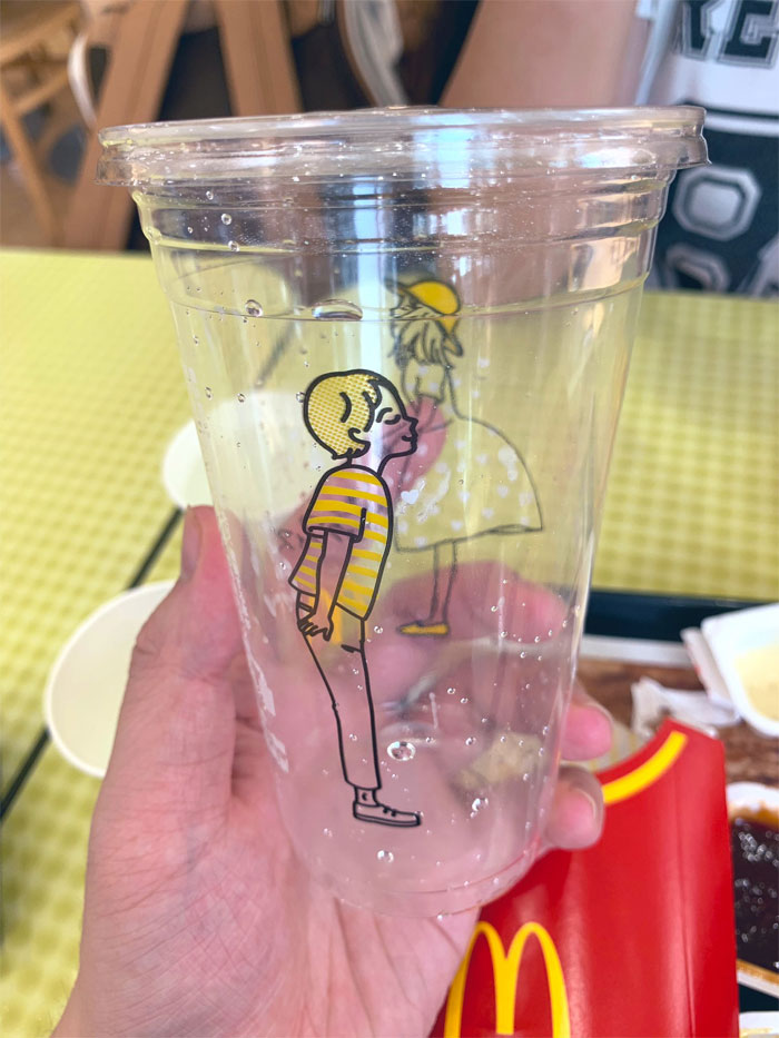 People Are Laughing At These Cups By McDonald’s Japan Because They Become Inappropriate After Rotating Them People Are Laughing At These Cups By McDonald’s Japan Because They Become Inappropriate After Rotating Them