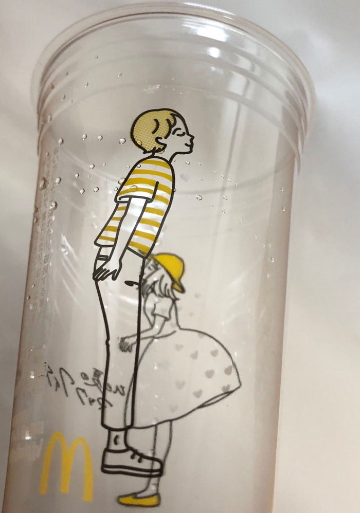 People Are Laughing At These Cups By McDonald’s Japan Because They Become Inappropriate After Rotating Them People Are Laughing At These Cups By McDonald’s Japan Because They Become Inappropriate After Rotating Them