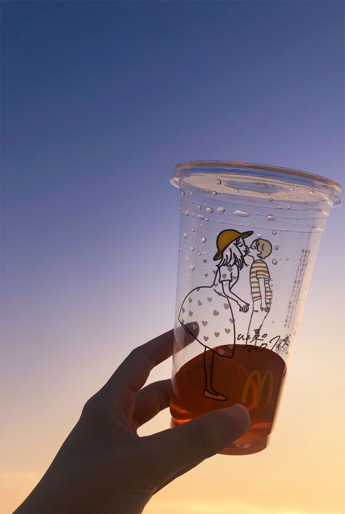 People Are Laughing At These Cups By McDonald’s Japan Because They Become Inappropriate After Rotating Them People Are Laughing At These Cups By McDonald’s Japan Because They Become Inappropriate After Rotating Them