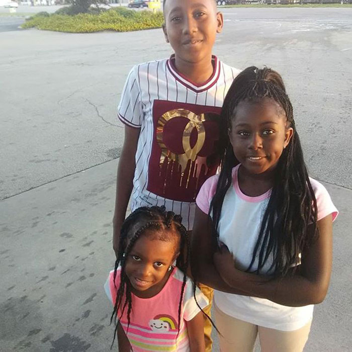 Kids Keep Asking Mom For More Pocket-Money So She Creates Household Chore 'Jobs' And Makes Them Apply Kids Keep Asking Mom For More Pocket-Money So She Creates Household Chore 'Jobs' And Makes Them Apply