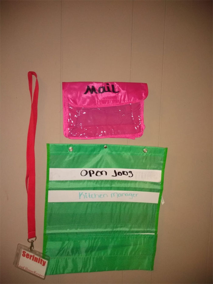 Kids Keep Asking Mom For More Pocket-Money So She Creates Household Chore 'Jobs' And Makes Them Apply Kids Keep Asking Mom For More Pocket-Money So She Creates Household Chore 'Jobs' And Makes Them Apply