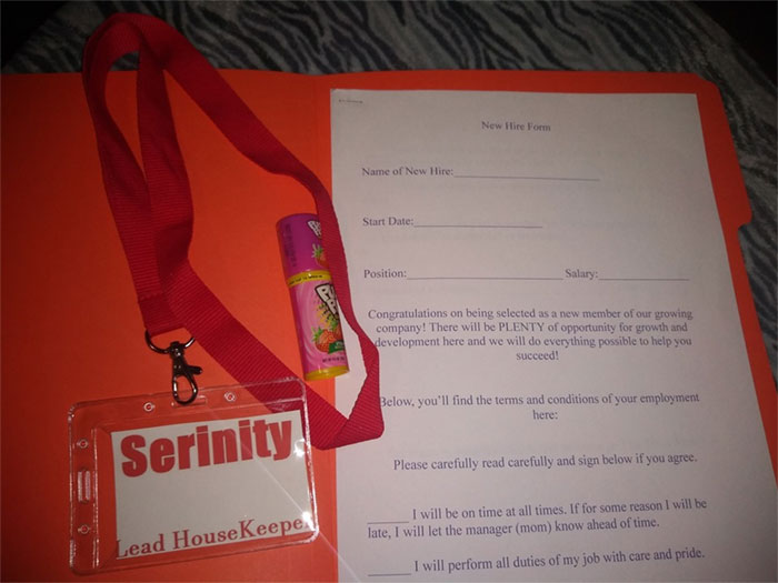 Kids Keep Asking Mom For More Pocket-Money So She Creates Household Chore 'Jobs' And Makes Them Apply Kids Keep Asking Mom For More Pocket-Money So She Creates Household Chore 'Jobs' And Makes Them Apply