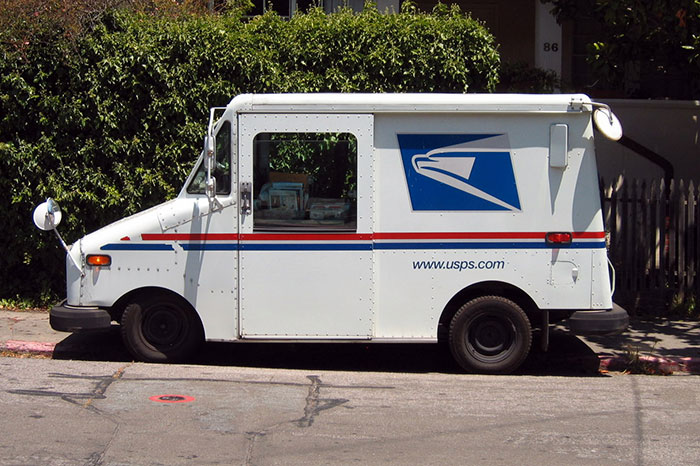 USPS Worker Cooks A Steak Inside His Truck To Showcase How Dangerously Hot His Work Conditions Are USPS Worker Cooks A Steak Inside His Truck To Showcase How Dangerously Hot His Work Conditions Are